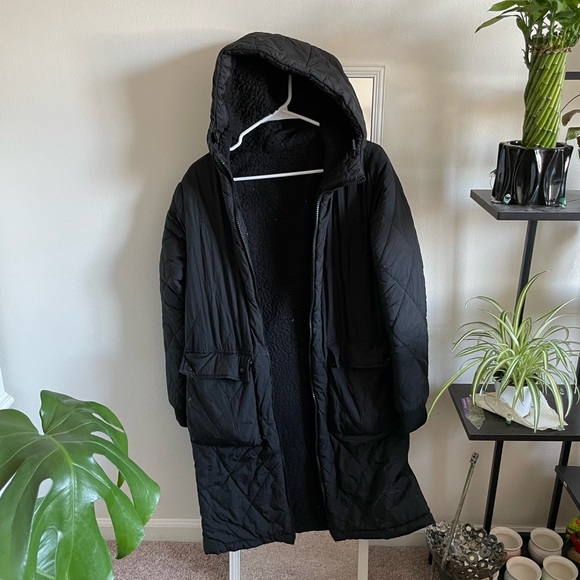 H&M black coat 🖤 - Picture 2 of 6